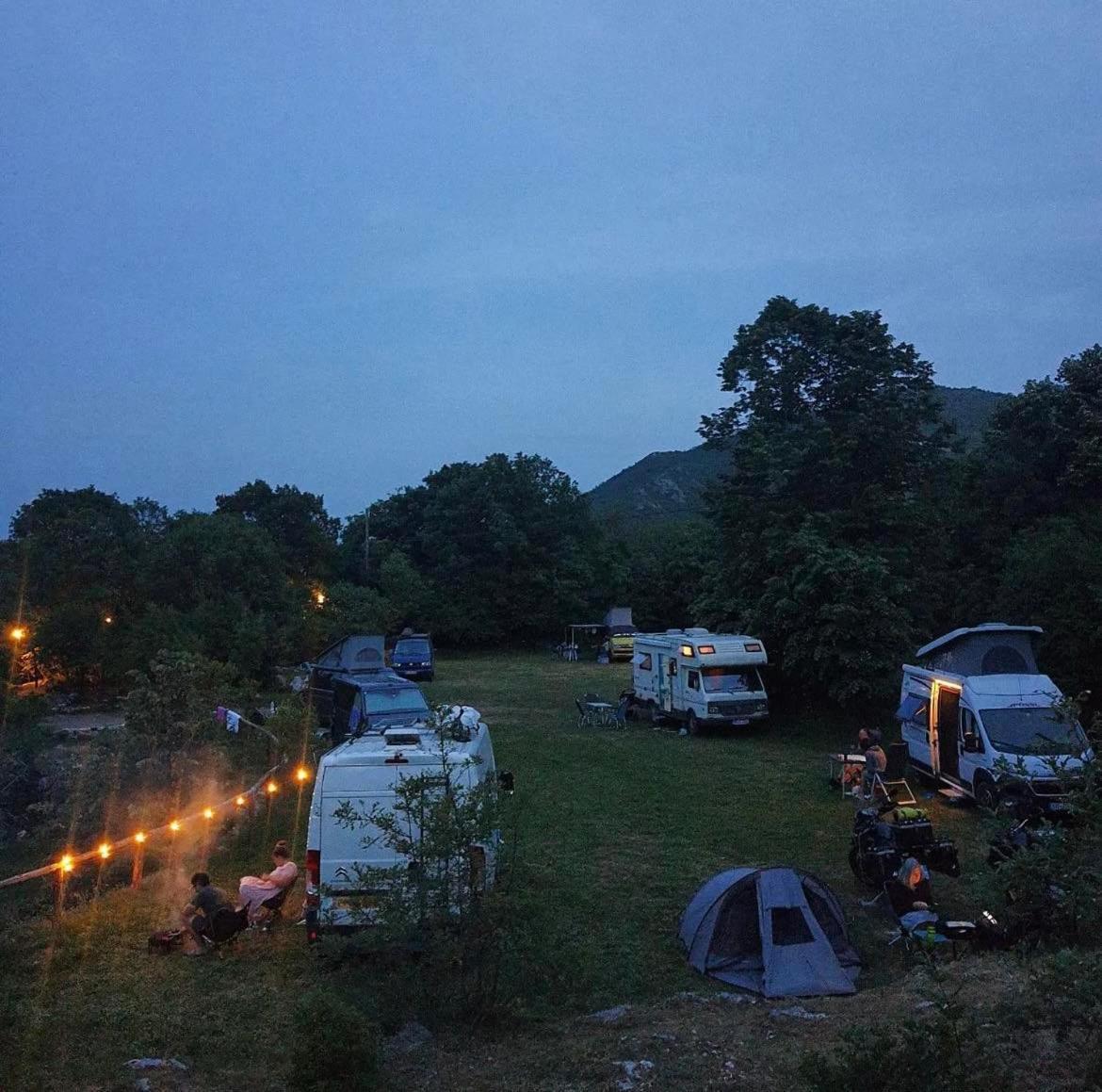מלון סטינג'ה Camp Oaza,Lipa מראה חיצוני תמונה