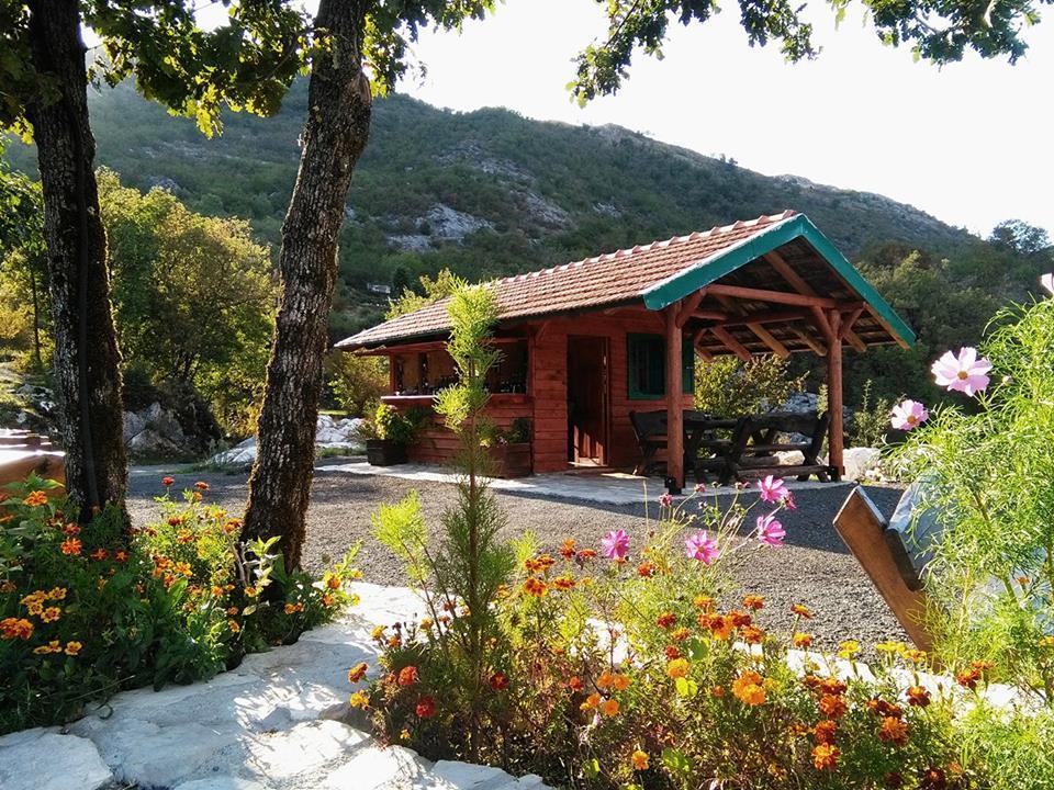 מלון סטינג'ה Camp Oaza,Lipa מראה חיצוני תמונה